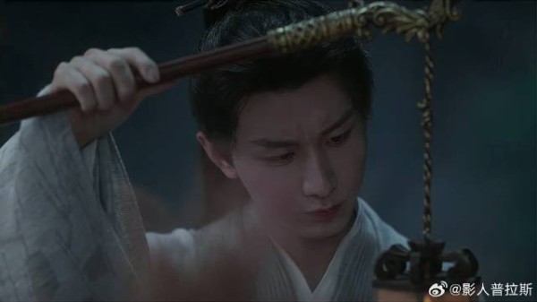 极乐塔在皇宫消失 李莲花一看手上的灯笼,立马明白玄机