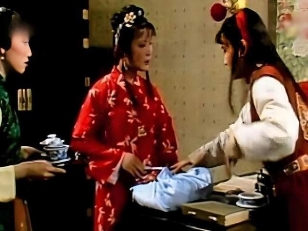 宝玉一个眼色为何惹怒黛玉湘云?他永远不懂,黛玉生气的从来不是戏子