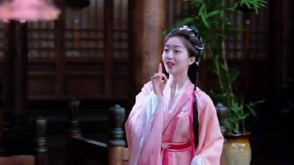 我们恩熙古灵精怪得让人忍不住心尖发颤