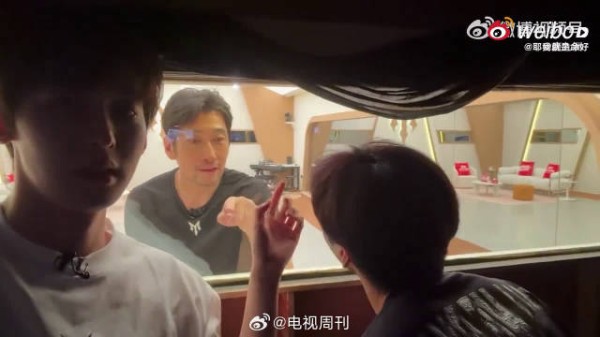 熬夜一起拉练磨合舞台,大家都拼尽全力,坐等舞台上线