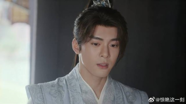 凶手挣脱束缚 想勒死李莲花，下秒多病赶到立马出手相救
