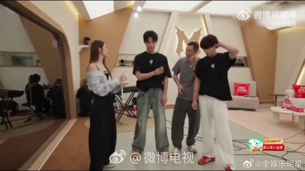 直播名场面留存，曾辉自嘲老了十岁，小沈阳高反应对，初次搭档就十分合拍