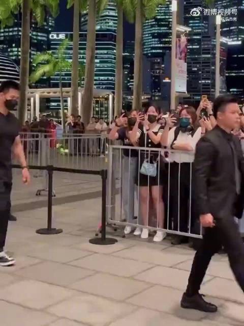 肖战香港活动线下人气高,顶流认证