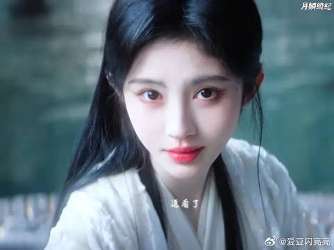 龙神大人喜欢露芜衣太明显了,每天都是情侣装