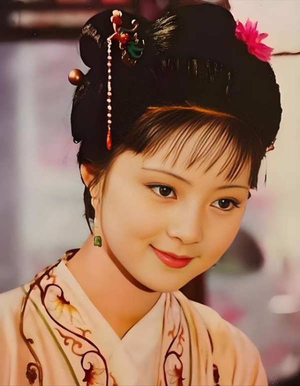 红楼梦里真正得人心的,从来不是宝钗,也不是探春,而是这个出身卑微的女子