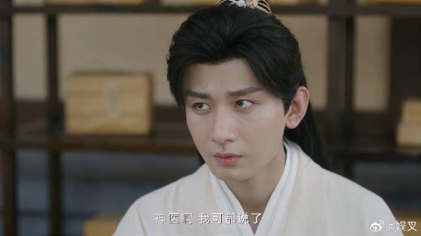 李莲花一眼看出男子病症 下秒莲花一句话,男子瞬间慌了