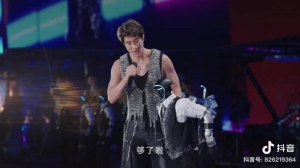 王力宏参加也很合理，毕竟宇树机器人上过他的演唱会