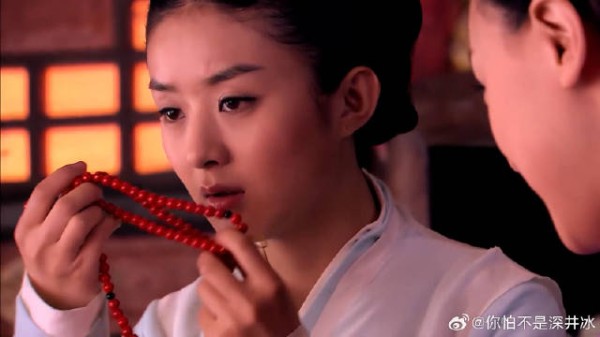 妹妹相中一个手串,陆贞闻下手串不给她,里面含有剧毒