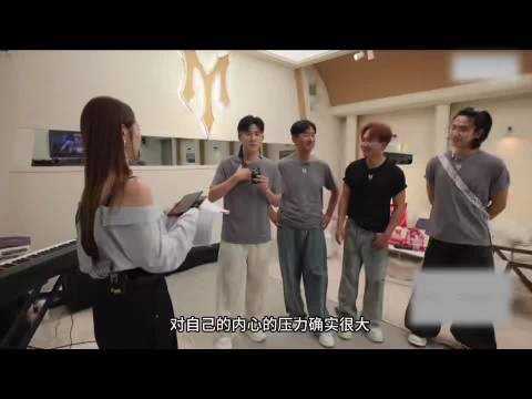 台下反复打磨刻苦训练,不惧压力与挑战,始终保持拼劲,这份态度太难得