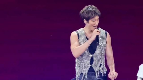 王力宏携手宇树科技,首用机器人伴舞通宵改代码