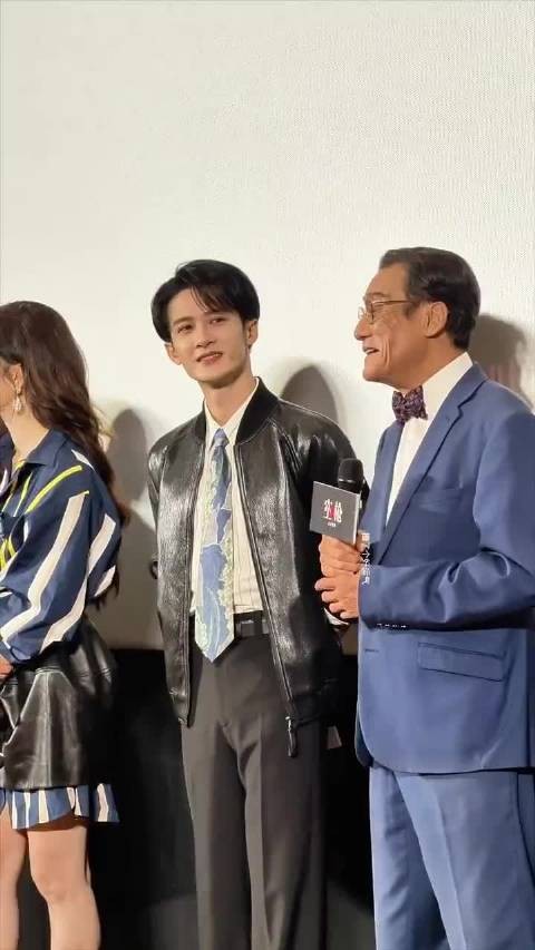 檀健次很受前辈的喜欢呀 谁不喜欢认真敬业的好演员呢