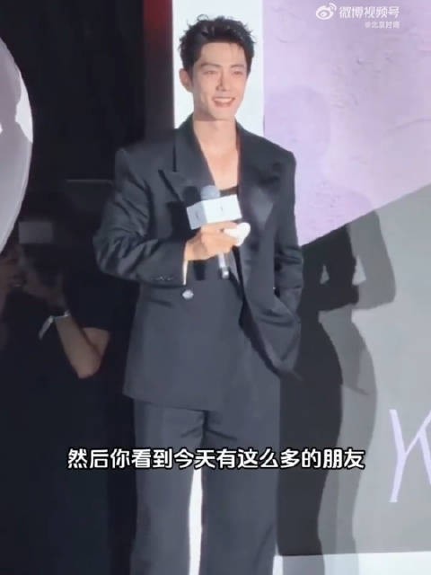 天公作美肖战盼粉丝享受维港夜晚