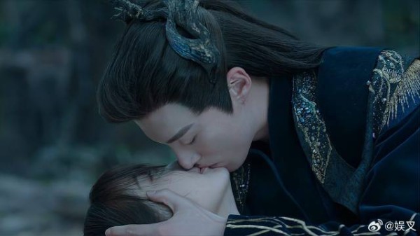 当着情敌的面 魔尊霸气一吻,当场宣誓主权