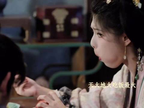 两美人，一桌美食，影使看都不看一眼，兢兢业业开锁 雀骨｜艾米