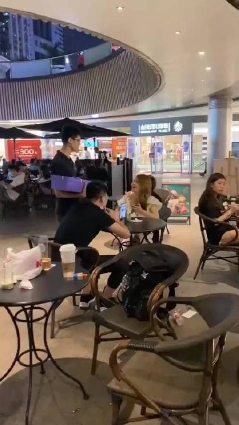 人类有记录以来最尴尬的表白视频!