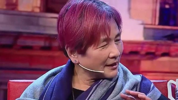 郑佩佩低谷接演华夫人，周星驰邀约成就经典