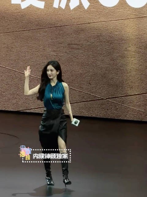 太喜欢杨幂劲儿劲儿的样子了，不敢想象在现场的冲击感有多强 @杨幂