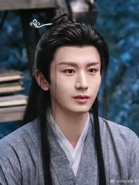 应渊将近九百年后再见颜淡,却看到她白发苍苍被折磨得不成样子