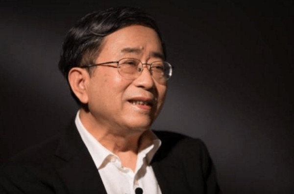 余秋雨儒雅博学,老梁为何说他假斯文?韩寒的评价,值得借鉴