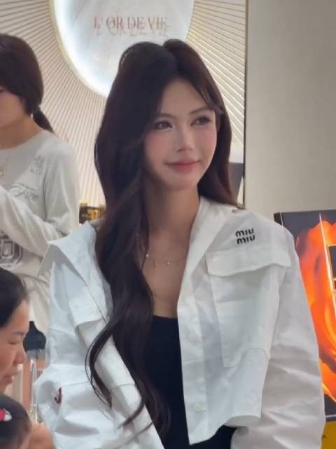 韩安冉线下活动生图还是挺美的，小女儿优米也在现场！