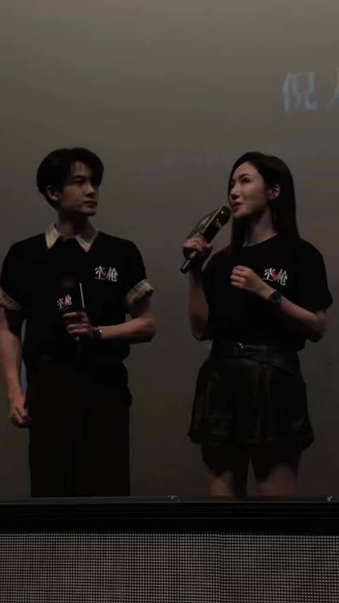 李施嬅妈妈夸檀健次帅,电影空枪现场气氛热