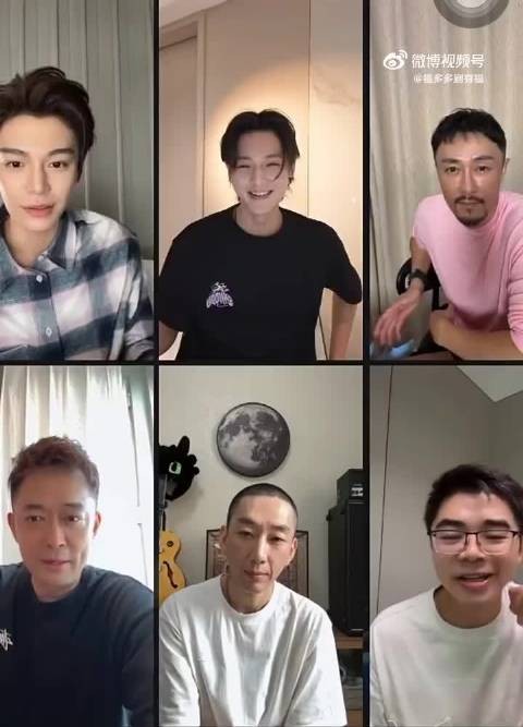 丁禹兮直播迟到20分钟，串手链回馈粉丝诚意满满