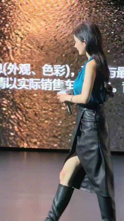 杨幂沈腾成都惊喜同框，老搭档默契笑点满满