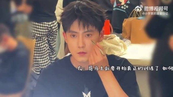 张睿台词回旋镖,从吐槽黑眼圈到遮瑕