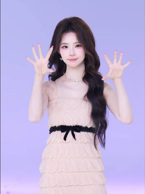 卡卡今日019人气王个人舞蹈之一《No.9》今天姐感好重!好美呀