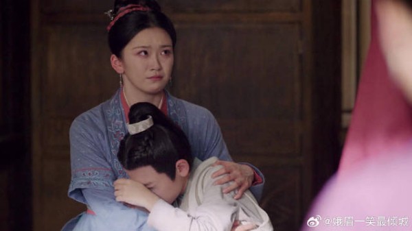 嫡母逃命还带小妾庶女,哪料她掉下悬崖,小妾竟见死不救