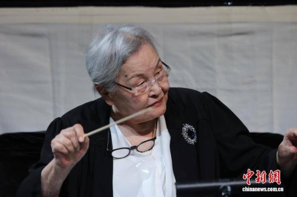 歌剧《卡门》中文版厦门上演 97岁指挥家郑小瑛执棒