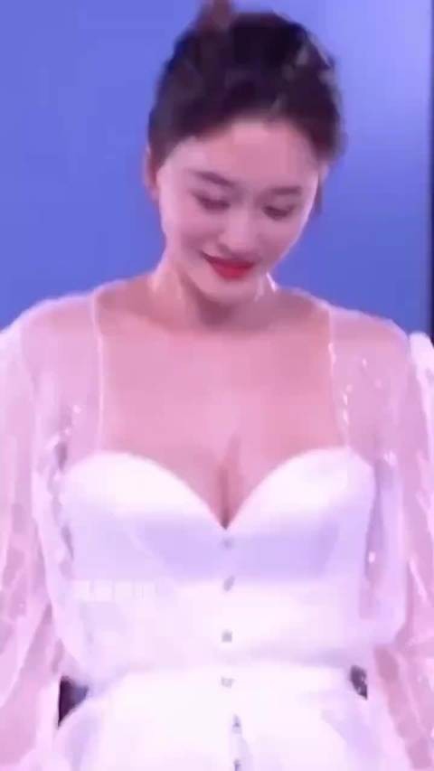 毕竟是演过晓彤小妈的缘分，两个又美又有演技的演员 果然美女之间都是相通的