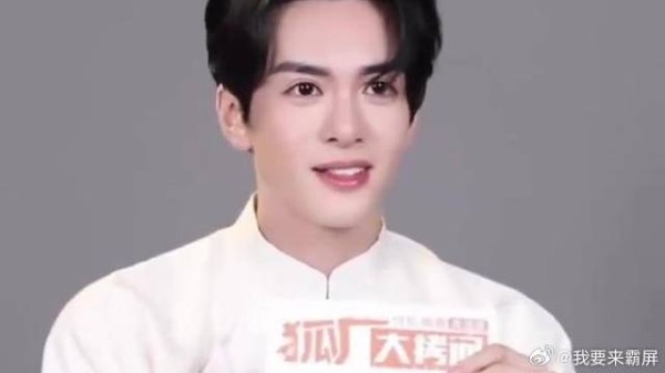 “陈哲远,我和陈哲远谁和你关系更好,说出三个理由”哈哈哈哈哈哈