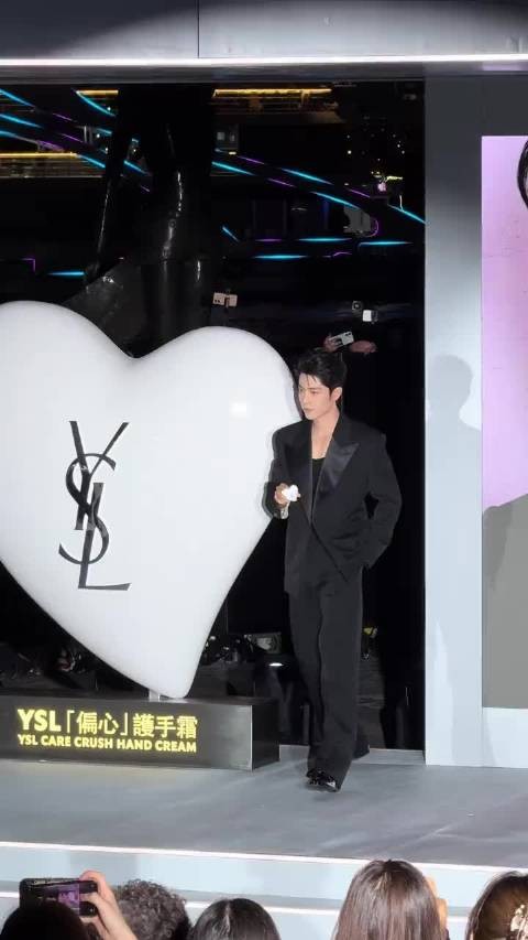 切身感受到什么叫顶流的超高人气,本人远比镜头拍出来的更帅!
