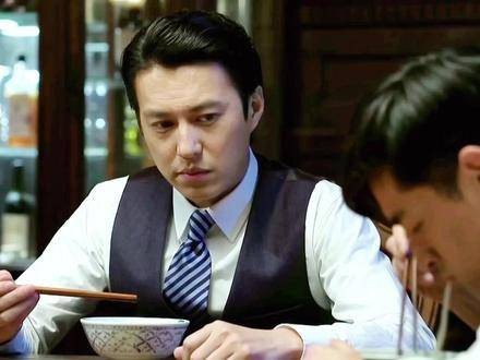 养了一位总能一眼看穿你“没钱”的精明“管家”