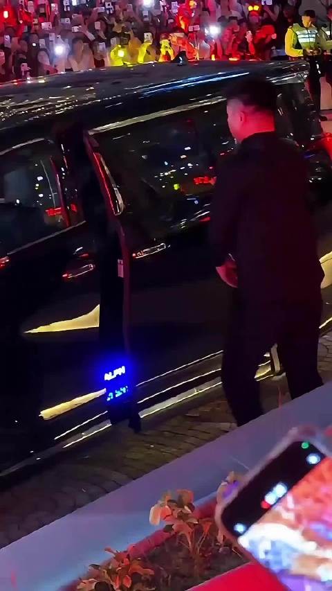 昨夜肖战的香港之行,又要在我的手机里循环播放了,刷不完,根本刷不完