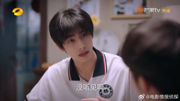 吃饭之前,尖尖展示了自己开学穿搭,真的太惊艳了
