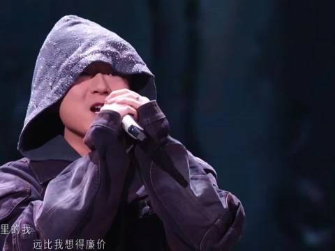 艾热全开麦演唱,嗓音故事感拉满引观众起鸡皮疙瘩