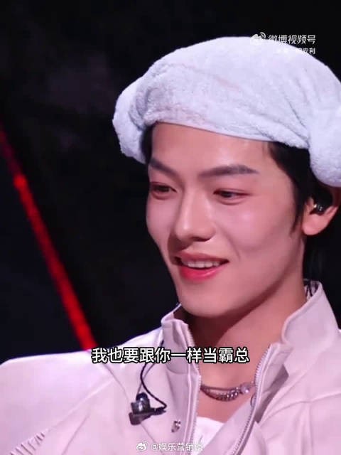 侯佩岑的情商真的很高，点评专业度在线综艺感也丝毫不差