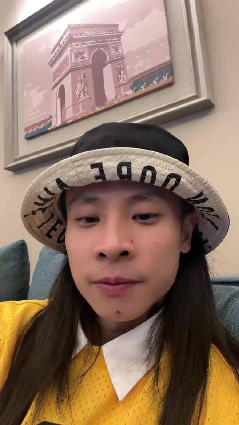 强调记得群内每个人,关注其生活细节