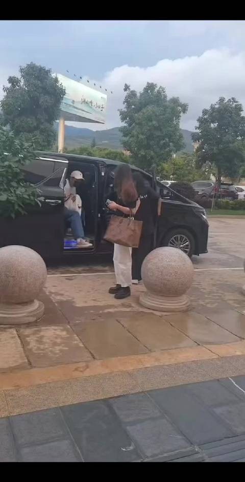 李现好有魅力,帅得很有腔调,简单高级