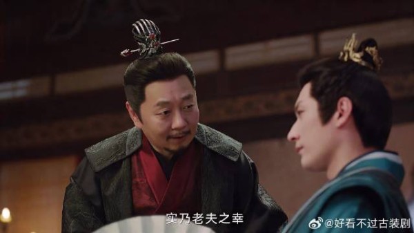 狗官惹不起顾家,竟要洛子商赔一条腿,哪料一消息秒变脸
