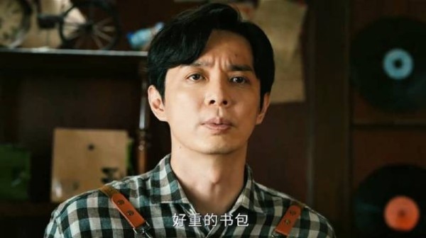 好重的书包，看着得有三十多斤