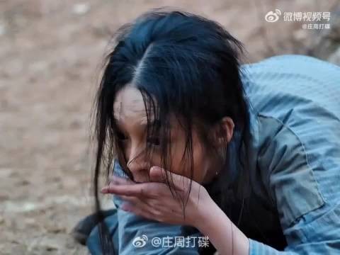 小娥饿的受不了,孝文却在抽大烟