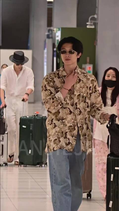 帅晕我了 woc