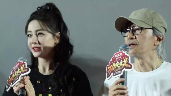 女粉丝追四个城市咆哮表白星爷,热巴惊呆星爷感动