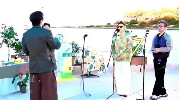 宇宁这小嘴像淬了毒似的 ,尤其是点评别人唱歌的时候