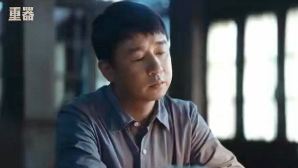 重器原配因一张名片疑丈夫出轨,手撕第三者