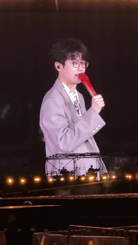 许嵩广州站,妈妈带15后歌迷十刷演唱会
