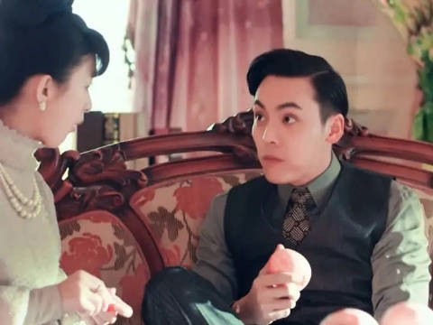 再看这一段，谁能不笑？哈哈哈我当时看这里都笑死了，这俩人真不像演的哈哈